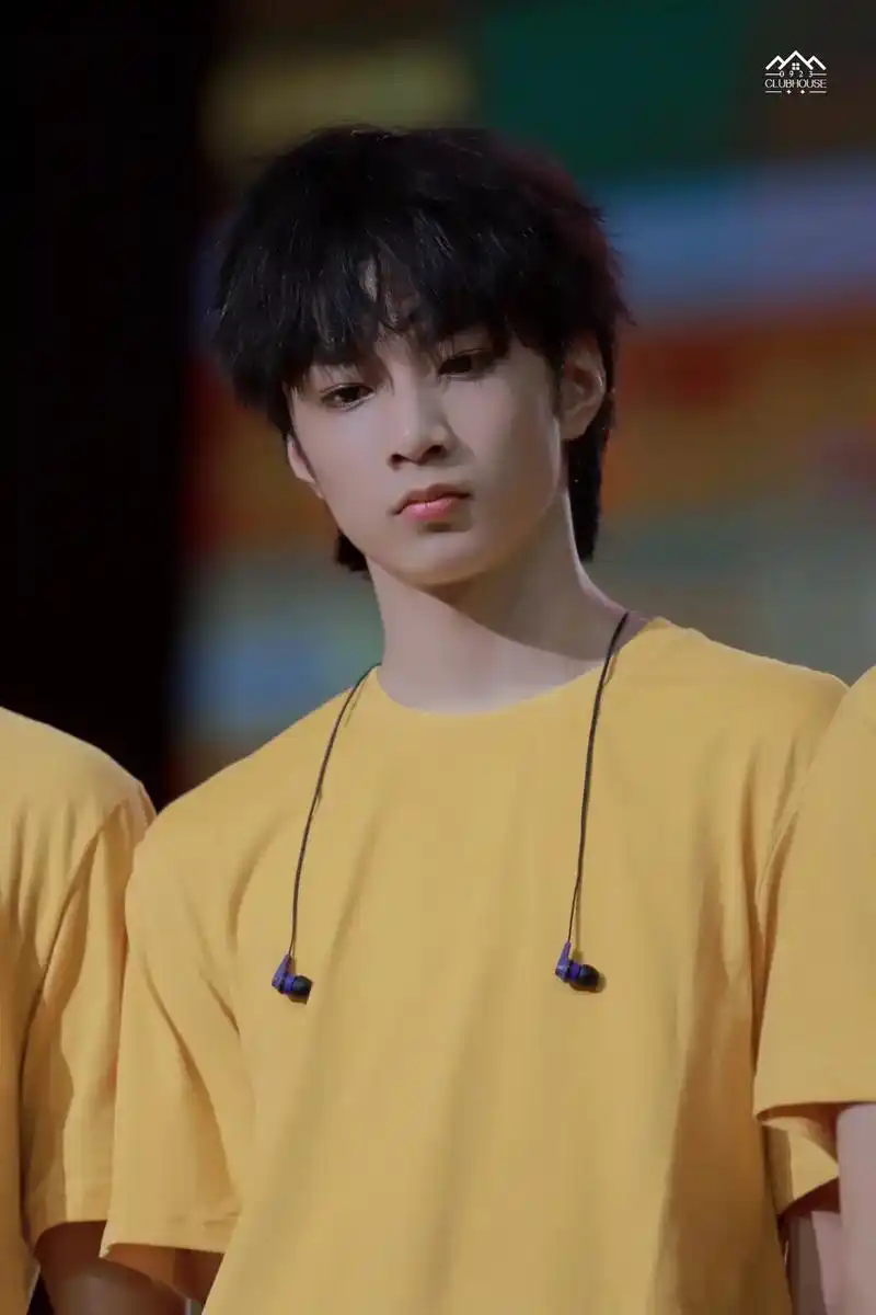 刘耀文 娱乐圈的房子塌了又塌 但小孩的房子很坚固 越搭越高 - 抖音