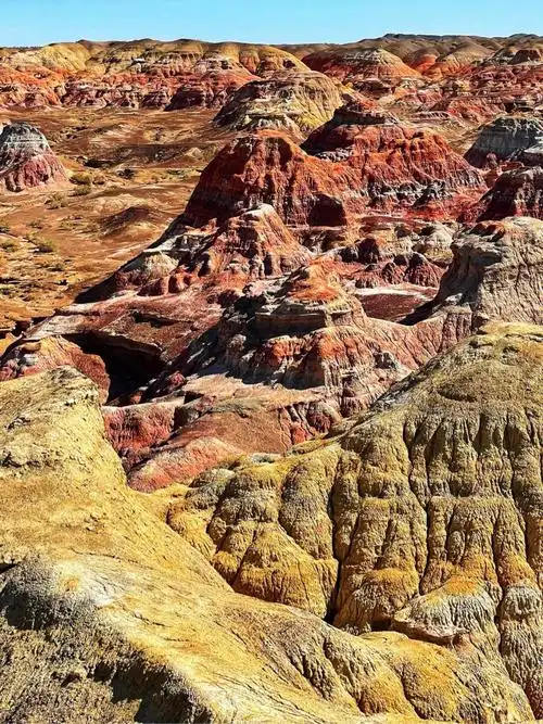 新疆五彩城被关闭的壮丽景区进入指南