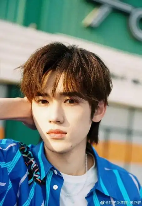 宋亚轩蓝衬衫九宫格～ 阳光明媚的少年,好清新啊