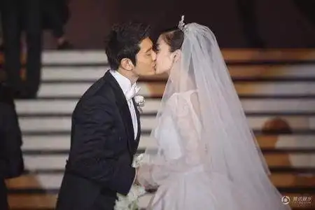 黄晓明和angelababy亲嘴图片