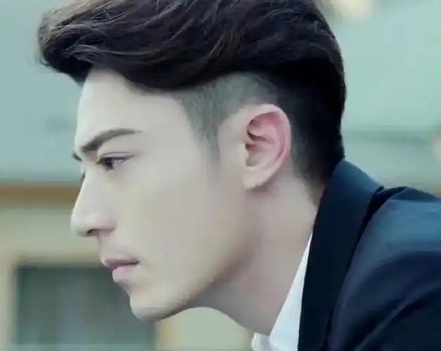 有网友还提名了王俊凯,肖战等人,你还想提名哪些侧颜好看的男星呢?