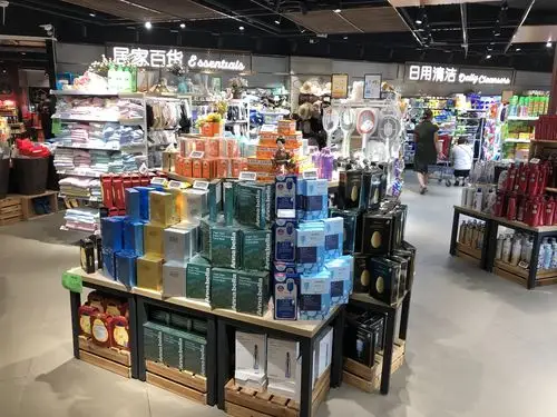 日化去畅销商品的综合堆码陈列展示.