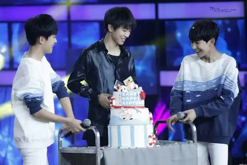 tfboys三人同行# 时间在走,唯一不变的是… - 堆糖,美图壁纸兴趣汕