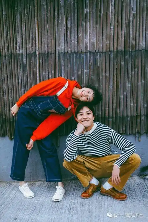 超甜情侣合照 pose 指南!_男生