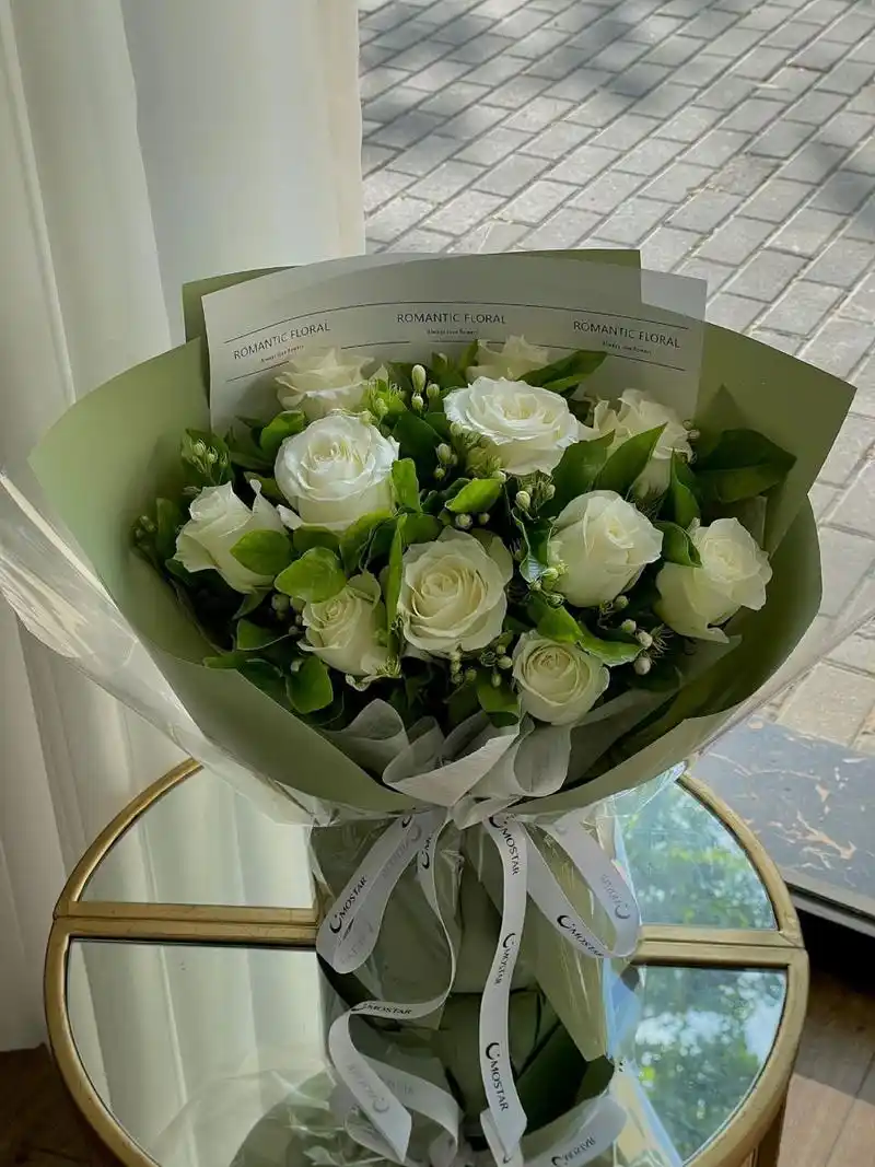 11支白玫瑰茉莉花束|襄阳花店 适合送给男朋友的一款花束～ 赠君茉莉