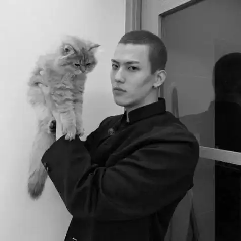 霸气男生头像高清冷酷黑色系时光让爱笑的人哭了