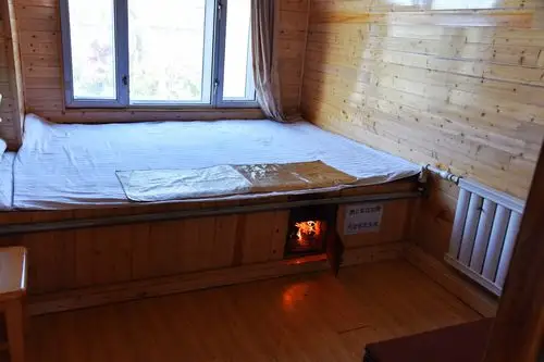 晚上住北极村体验正宗的北方火炕,暖暖的,睡着挺舒服