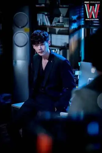 w两个世界 李钟硕