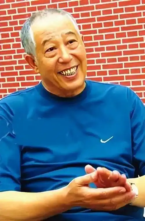 原创著名演员文兴宇不听妻子的劝告戒烟后半生让妻子黯然流泪