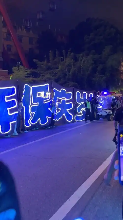 "从开始到未来只为王俊凯",王俊凯在哪,小螃蟹就在哪 蓝海永远追随