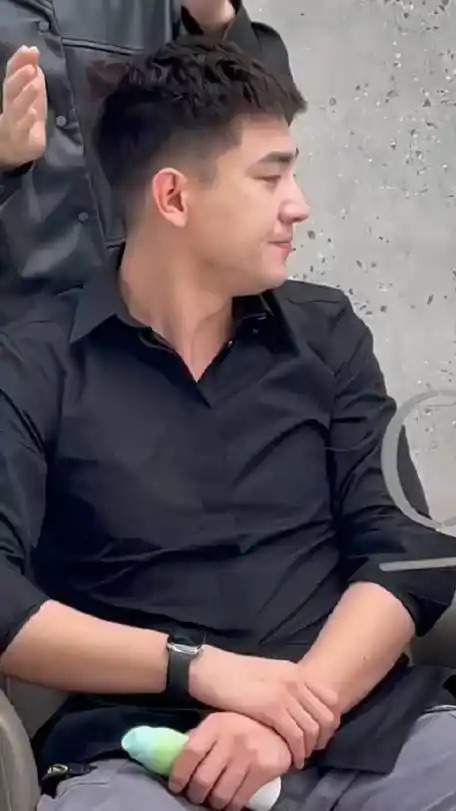 林更新的新发型