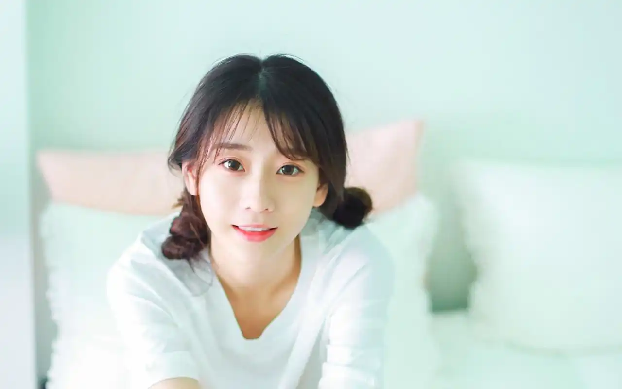 清纯可爱美少女唯美高清桌面壁纸