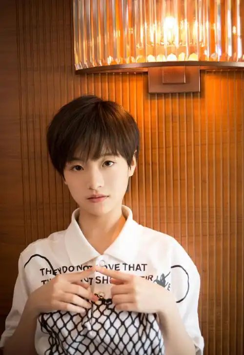 李庚希甜美性感活动照图片24