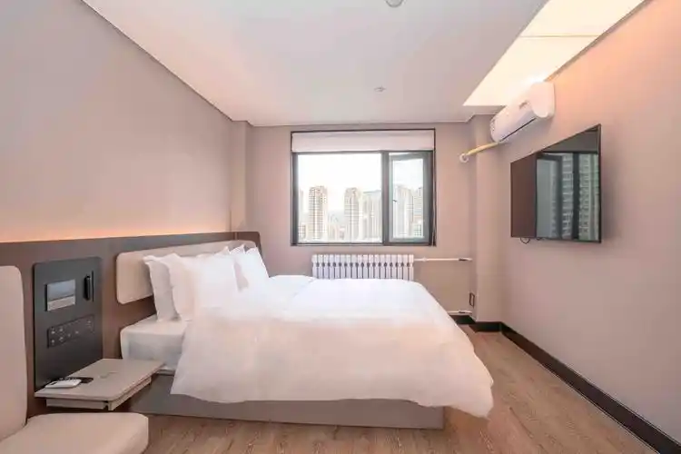 汉庭边下沉边升级,ceo徐皓淳:经济型酒店不能靠廉价留住客人了