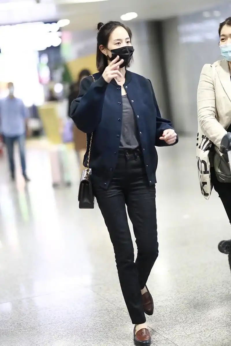 张钧甯这样穿看似简单,但一般人穿不好,身材好可以大胆尝试