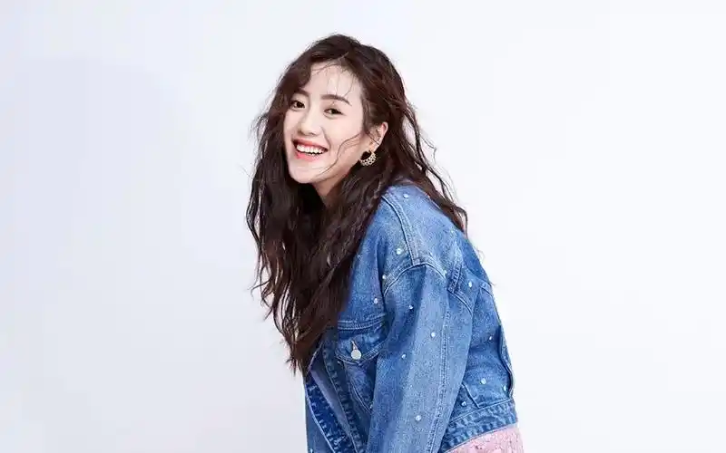 王梓薇时尚写真图片桌面壁纸