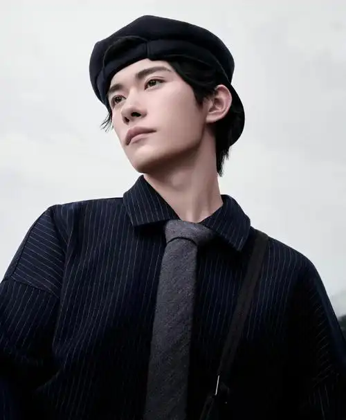 易烊千玺阿玛尼秋冬广告大片,山水写意墨色摩登,好高级的帅气!