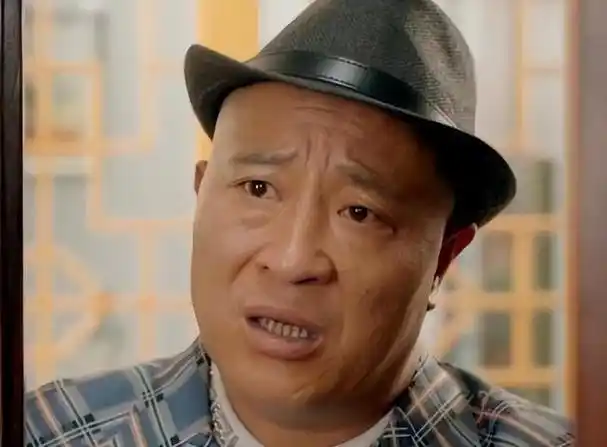 刘小光最新二人转,刘小光的人物简介(48岁刘小光带儿子街头唱歌)