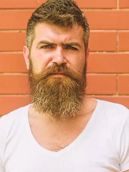 胡须护理技巧将保持你的脸上的头发看起来华丽.