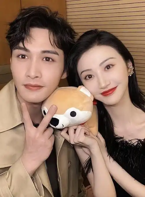 景甜张彬彬再次甜蜜发糖在王牌对王牌牵手合唱下落不明