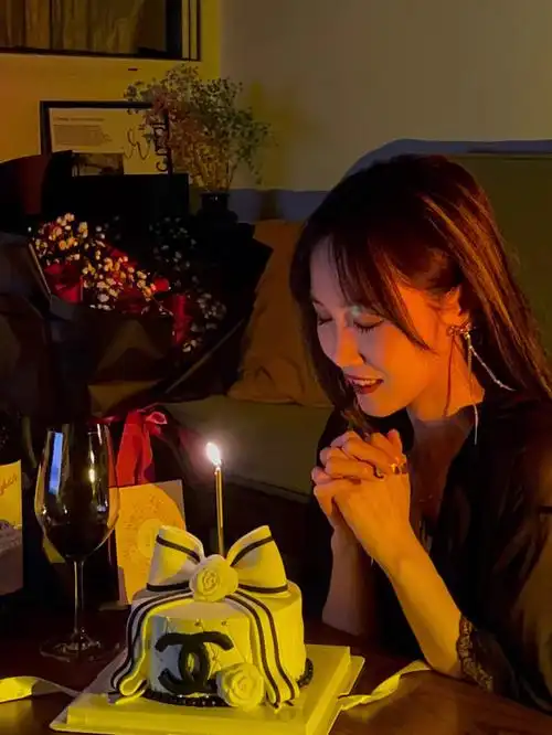 生日氛围感照片农历摩羯座女1209