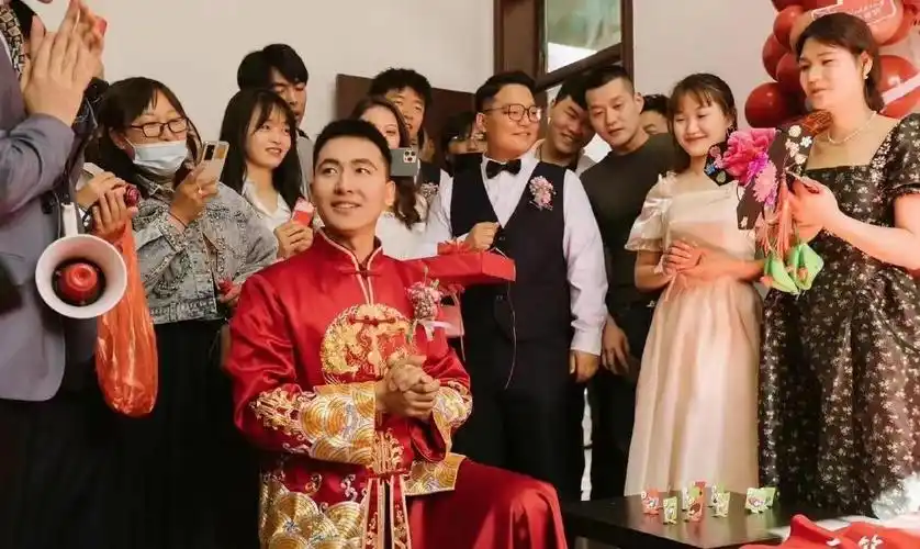 真正男子汉里面的王威班长结婚杨幂录制vcr祝福王威