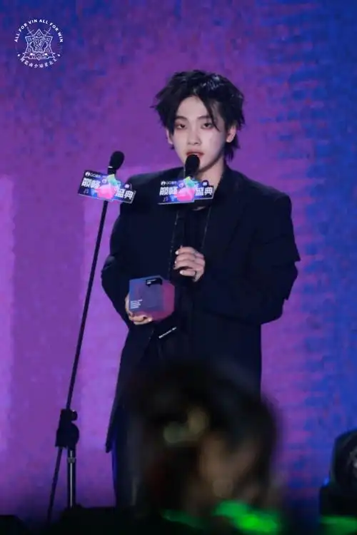 周震南舞台状态很巅峰##周震南照片