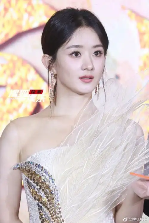 赵丽颖羽纱仙子裙##赵丽颖发布会路透##与凤行 榴莲飘飘的仙侠风#与