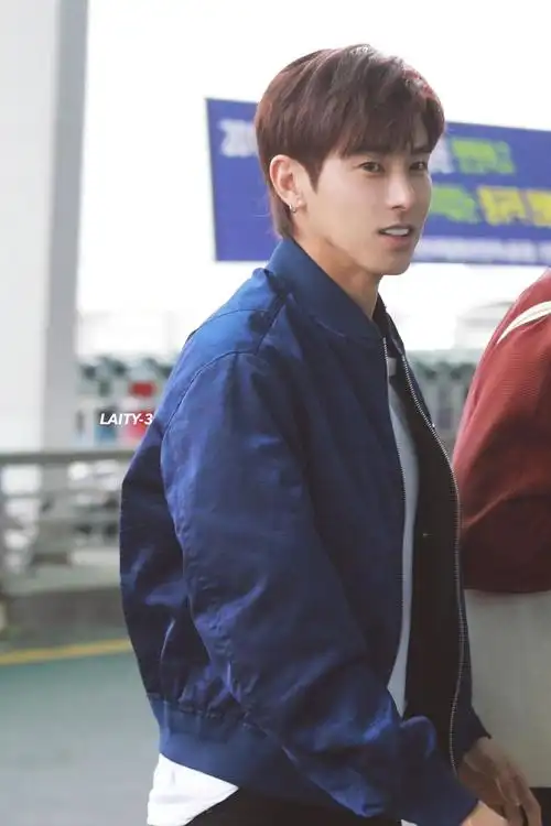 郑允浩今天的机场图好绝好美!