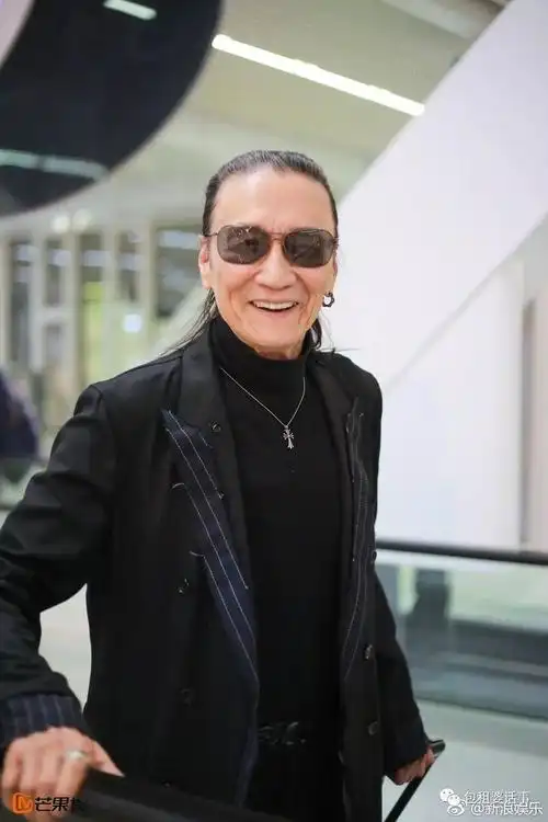 82岁谢贤怕寂寞再度与女友复合菖蒲河大爷大妈相亲老年人的爱情性比爱