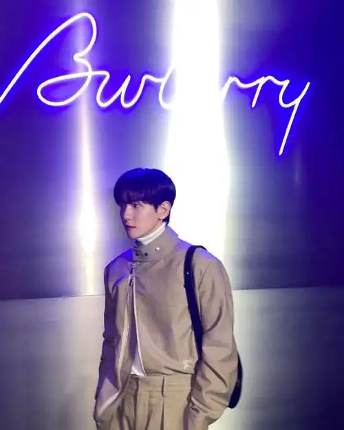 边伯贤ins##burberry