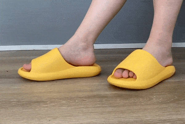 69不仅如此,像有时候雨天穿拖鞋走得太快,鞋子会跟不上你行走的双脚