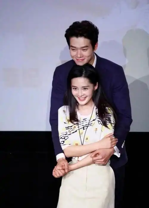 李沁和魏大勋一脸配你怎么看呢