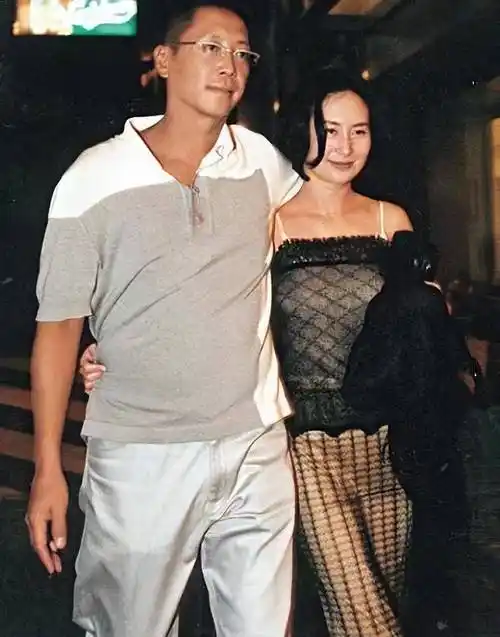 何超琼和陈百强的虐恋:你悲痛送我出嫁,我不顾流言蜚语为你扶灵