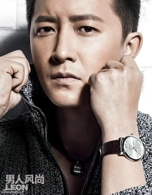 韩庚炫酷造型登封面 笑言:我就是《变4》彩蛋