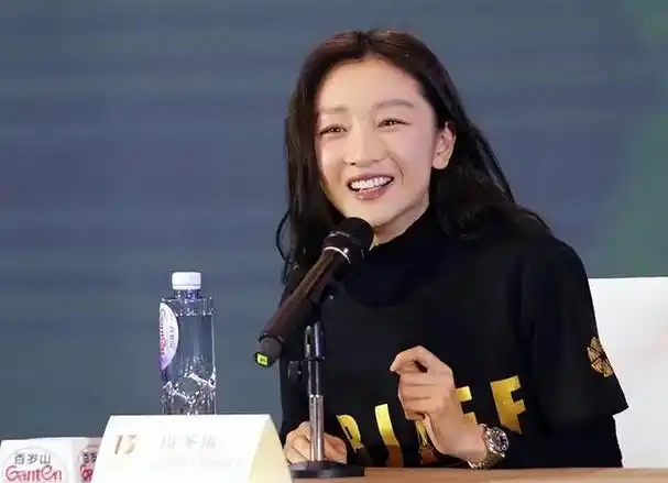 北影节最年轻评委周冬雨:张艺谋是大树的树干,自己就是树的果实