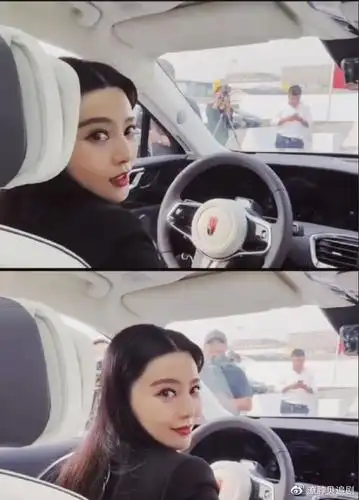 范冰冰亮相车展欲成功复出着黑色西装搭配中分长发霸气十足