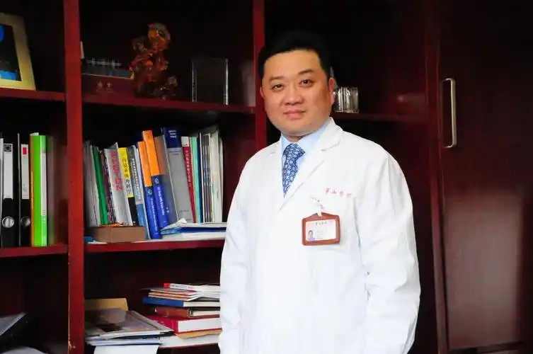 访复旦大学附属华山医院院长毛颖