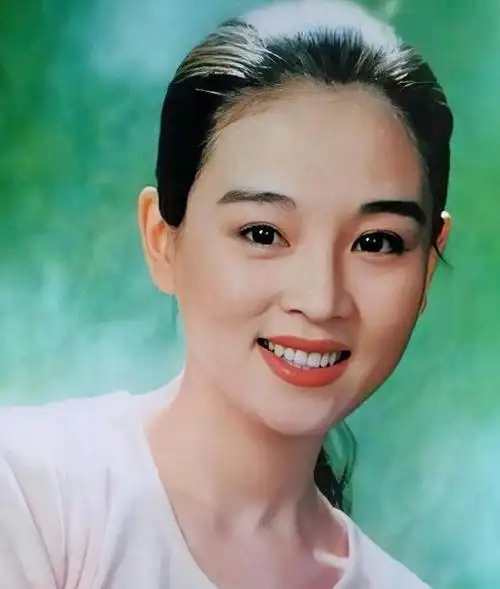 回顾:输给"野花"的女星,个个长得美老公却不念旧情找新欢