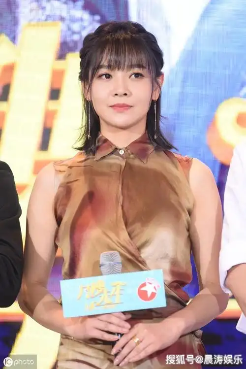 她是我的体育老师最有女人味的一位身材好的令人羡慕