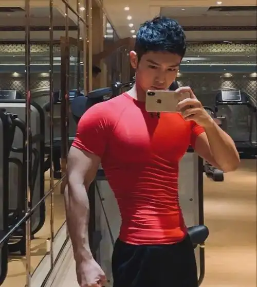 92年的盛一伦麒麟臂,方形肌也太撩了,妥妥的极品|胸肌|腹肌|肌肉|南叔