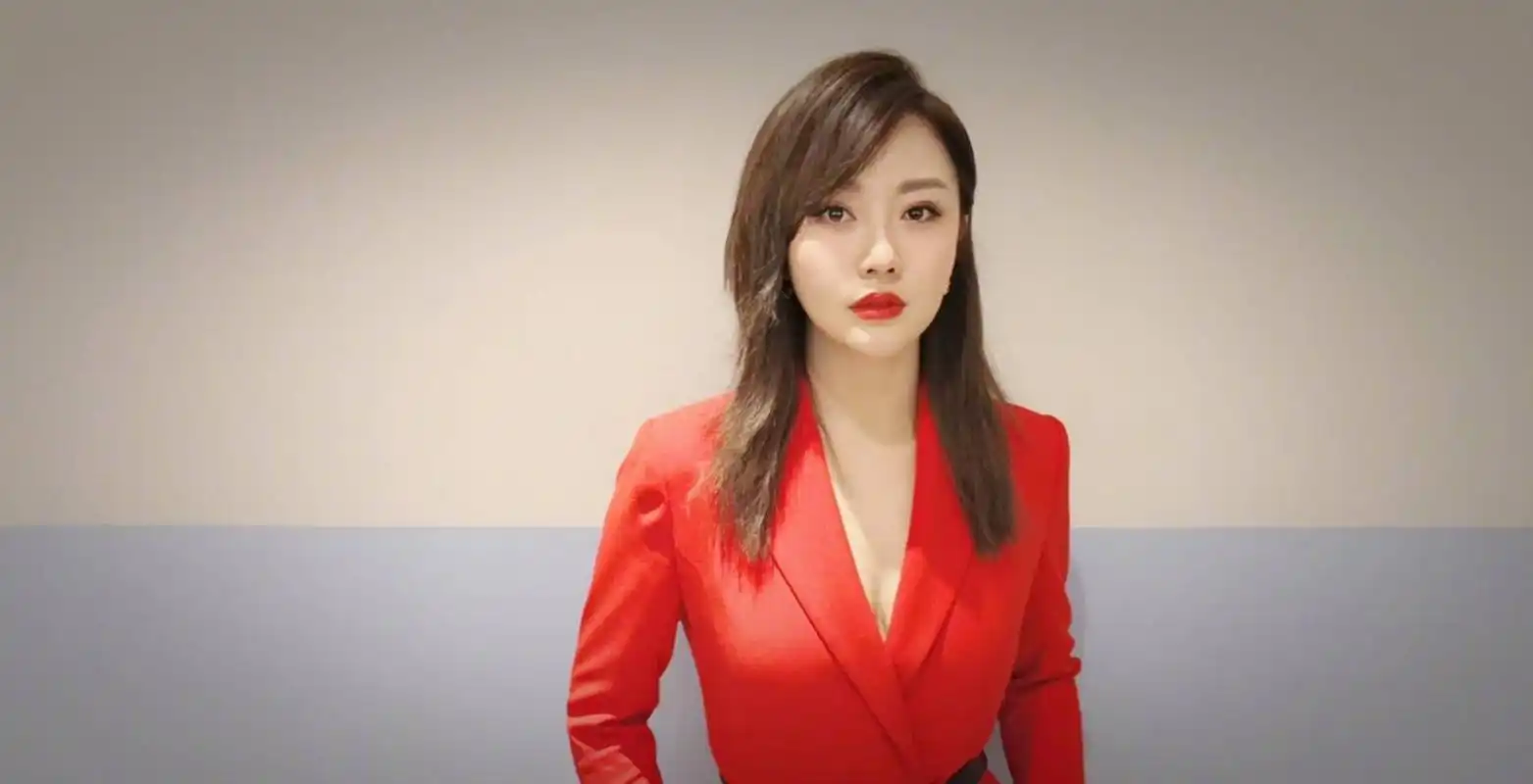 潘长江女儿潘阳近照曝光,容貌变化大,网友直呼认不出