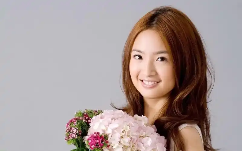 甜美明星林依晨