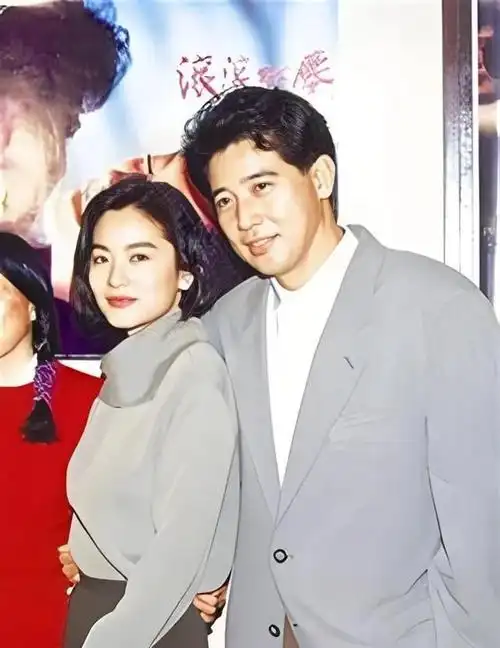 男星秦汉与成龙妻子林凤娇的罕见合影