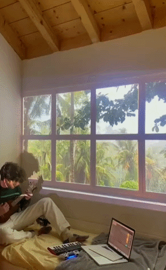 假窗挑战风靡全网,出租屋秒变海景房?网友:家里的真窗突然不香