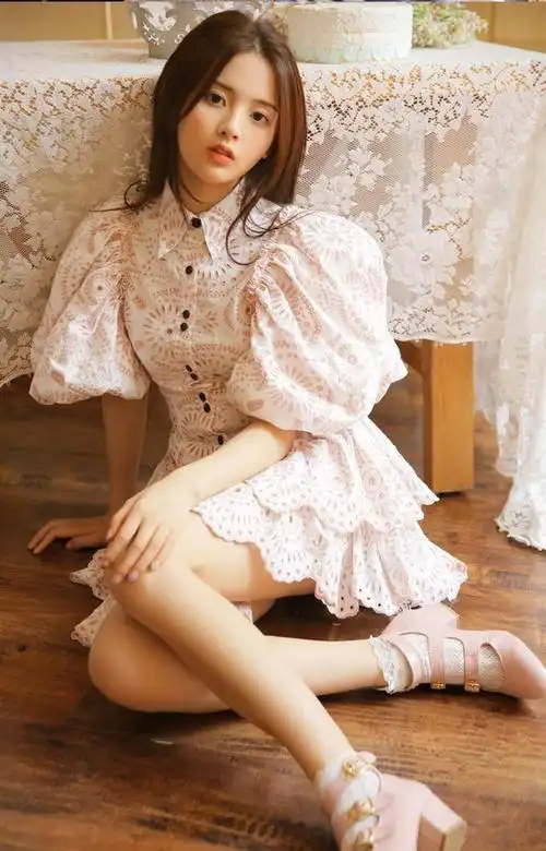 杨超越早期泳照曝光太"野"了,当她下水的那一刻,心动了!