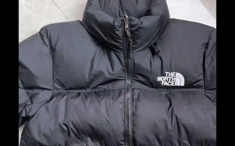 北面羽绒服经典黑色 细节做工讲解