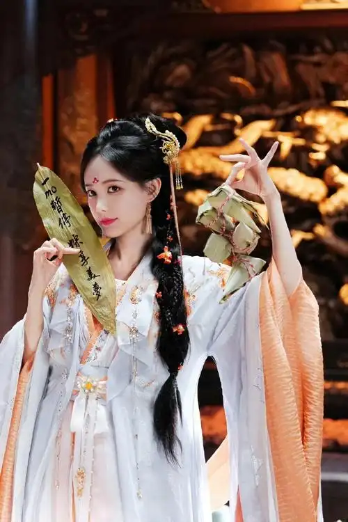 李一桐端午放饭##李一桐端午剧照