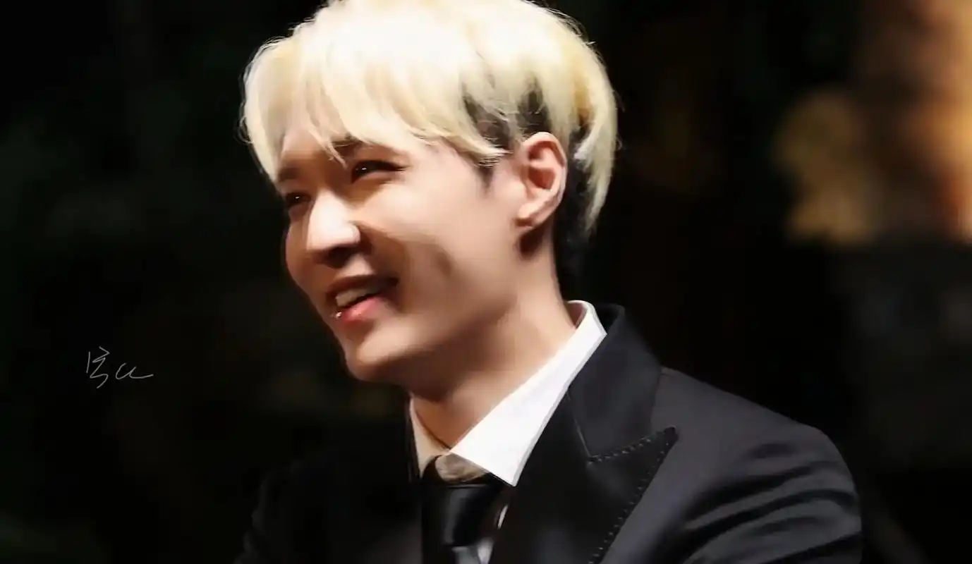 电脑壁纸这不就有了么.#张艺兴 #一眼沦陷 #绝美 #笑容  - 抖音