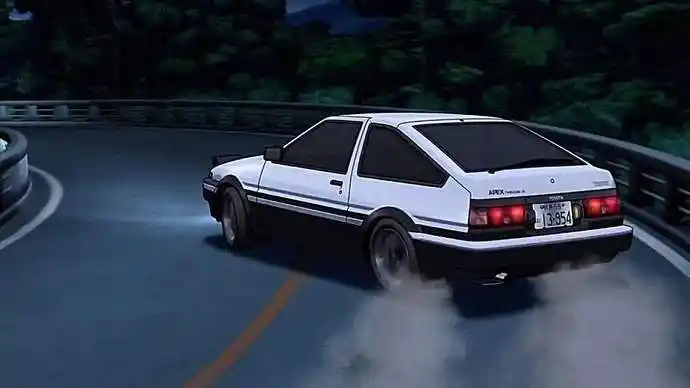 丰田 ae86第一台要说的车,肯定是要当属主角藤原拓海的座驾——ae